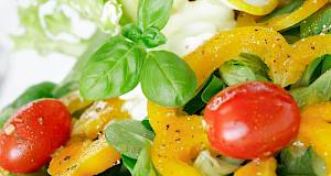 Salata od paprike i klica graha