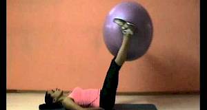 Vježba za donji trbušni mišić (s loptom)