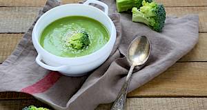 Kremasta juha od brokule i celera