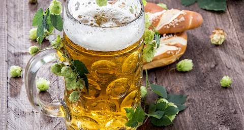 Zašto je dobro piti pivo uz obrok?