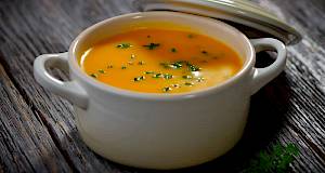 Bogata juha od korijandera i mrkve