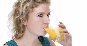 Zašto je ujutro dobro popiti čašu voćnog soka?