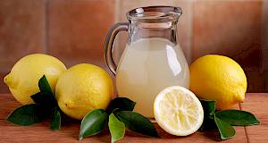 Zašto ujutro piti vodu s limunom?