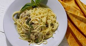Špageti s bosiljkom i lososom