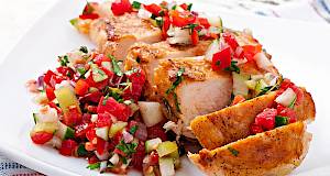 Piletina s mahunama i salata od fete