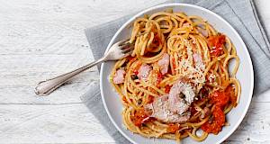Špageti s tunom i umakom od rajčice