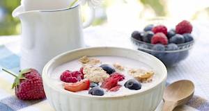 Muesli s malinama i pistacijama