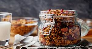 Domaća granola s breskvama