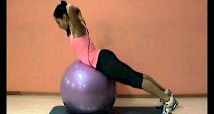 Vježba za gornji dio leđa (s loptom)