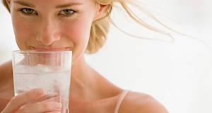 Zašto je dobro piti vodu na prazan želudac?