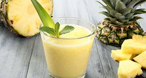 Zašto trebate piti smoothie od banane i ananasa?