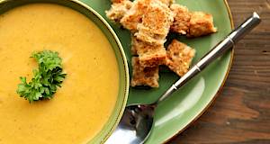Krem juha od mrkve, kurkume i avokada