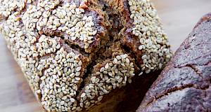 Bezglutenski kruh od sjemenki i orašastih plodova