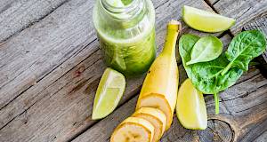 Smoothie od banane, ananasa i špinata