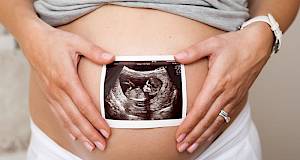 Pušenje u trudnoći može povećati rizik od iznenadne dojenačke smrti