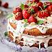 Torta sa šlagom i bobičastim voćem