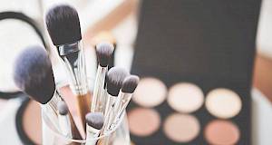 Isprobajte ove jednostavne korake za čišćenje četkica i spužvica za šminkanje!