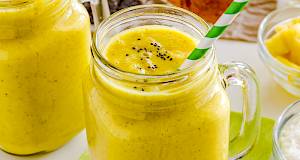 Smoothie od ananasa, banane i chia sjemenki