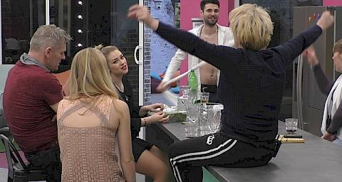 U kuću ušao novi stanar, a Ribica ga dočekala koreografijom