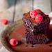 Sočni brownie s malinama