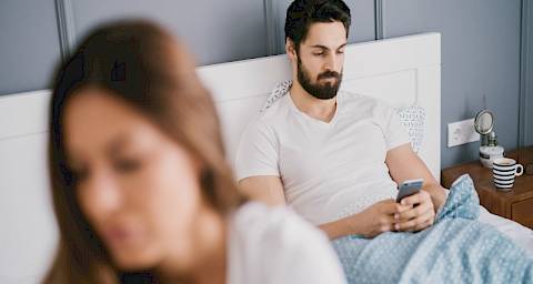 Niste paranoični, ovo su očiti znakovi da vas partner vara!