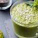 Jogurt s matcha prahom i chia sjemenkama