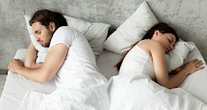 Evo zašto je spavanje u odvojenim krevetima super ideja za sve parove!
