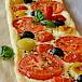 Ukusna focaccia s rajčicom i maslinama