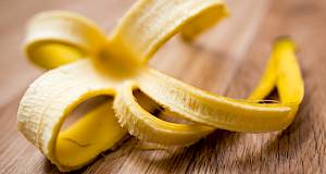 Evo zašto ne biste trebali bacati koru od banane!