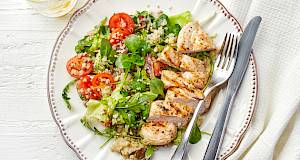 Salata s piletinom, kvinojom i šparogama