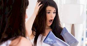 Ovih 6 stvari krivo radite dok sušite kosu 