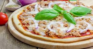 Pizza s tunom i mozzarellom