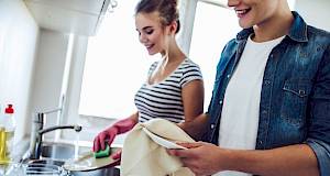 Kako najsretniji parovi dijele kućanske poslove i zašto je to bitno za zdravu vezu?