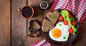 Najgora navika za doručak zbog koje vaš mozak brže stari i što je MIND dijeta