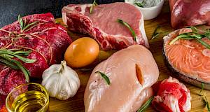 Carnivore dijeta: dobra je za mršavljenje, ali koliko je zdravo jesti samo meso?