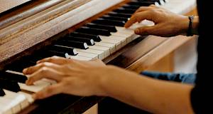 Sviranje klavira smanjuje osjećaj tjeskobe, straha i depresije