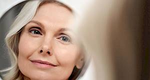 Kako menopauza utječe na vašu kožu? I kako se pobrinuti da je pravilno njegujete?