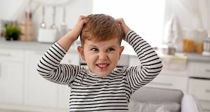 Kako spriječiti uši u kosi kod djece: Savjeti za roditelje i nastavnike