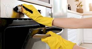 5 trikova za učinkovito čišćenje pećnice bez kemikalija