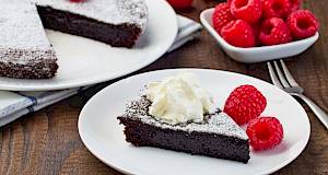 Kladdkaka: Švedska čokoladna torta od samo 6 sastojaka, gotova u 30 minuta!