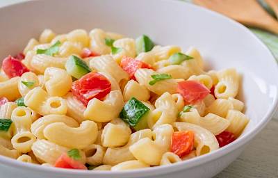 Salata od tjestenine i povrća uz roštilj